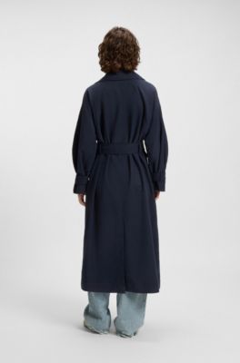 Trenchcoat i bl&oslash;dt stof med logobroderi, M&oslash;rkebl&aring;