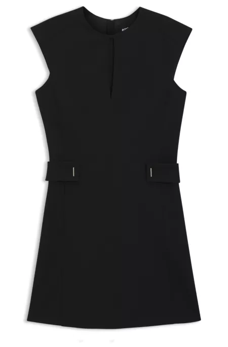 Robe droite avec ceinture