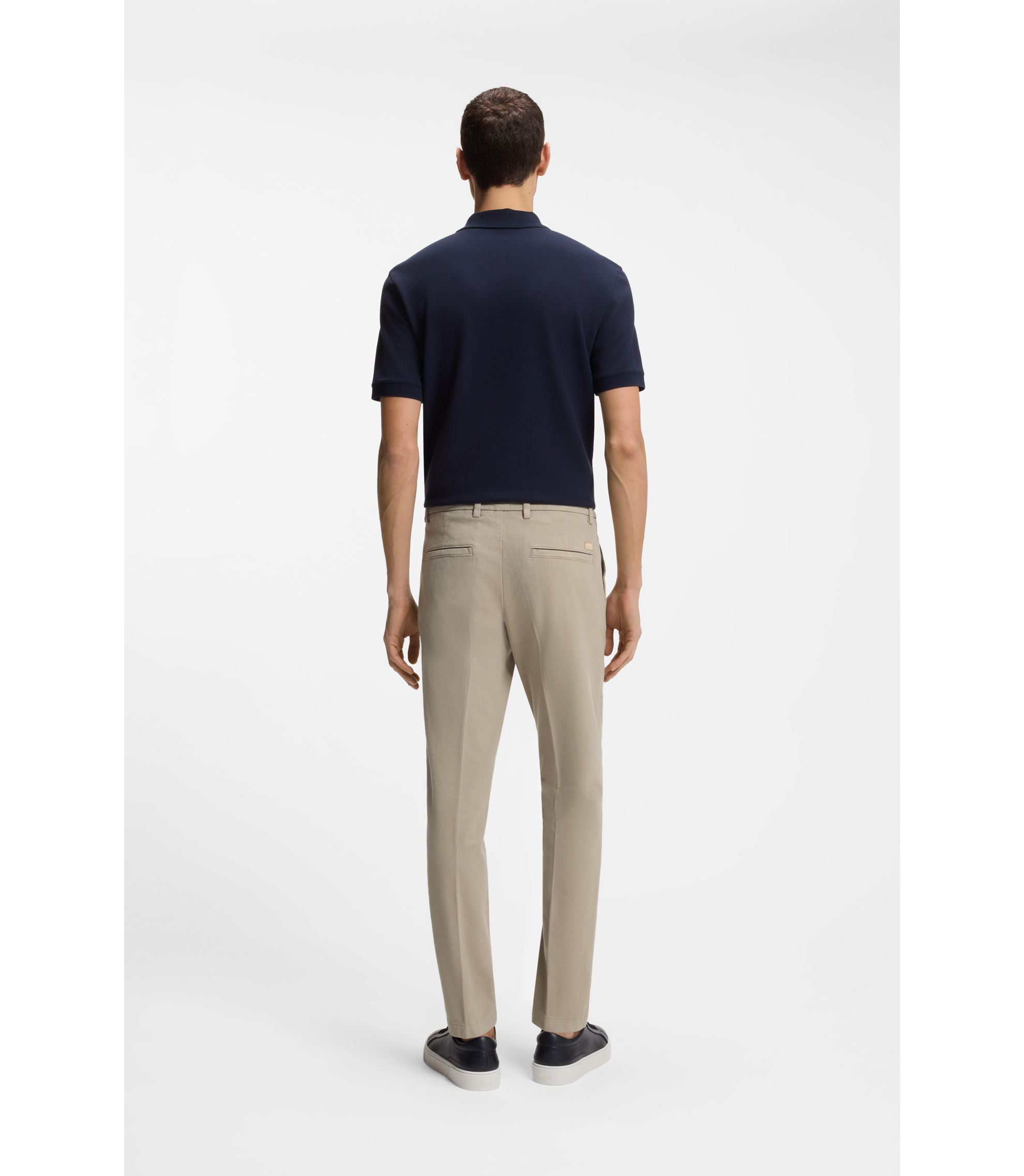 hbeu50543315_294_360?wid=1980&