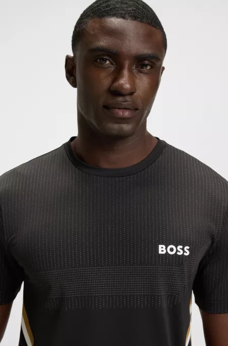 Active slim-fit T-shirt with moisture management