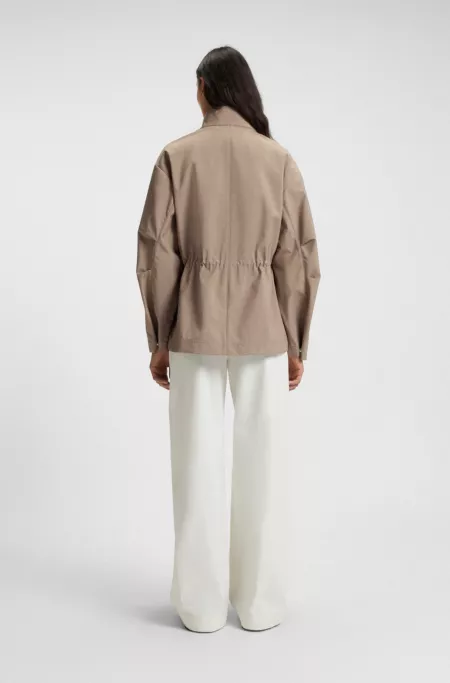 Water-repellent jacket with gathered waist