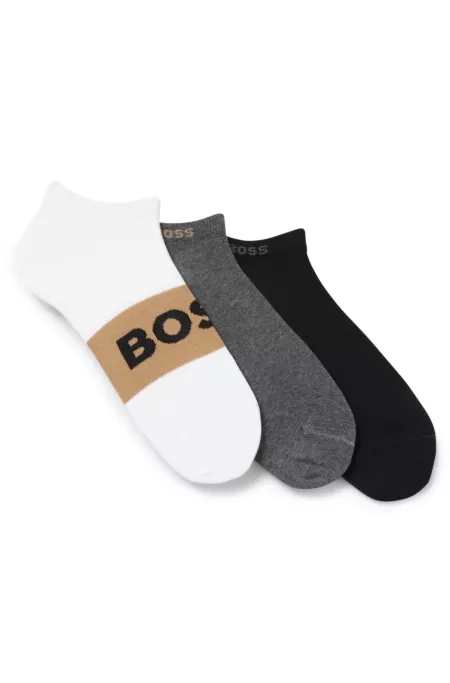 Three-pack of ankle-length socks in a cotton blend
