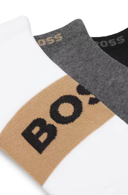 Three-pack of ankle-length socks in a cotton blend