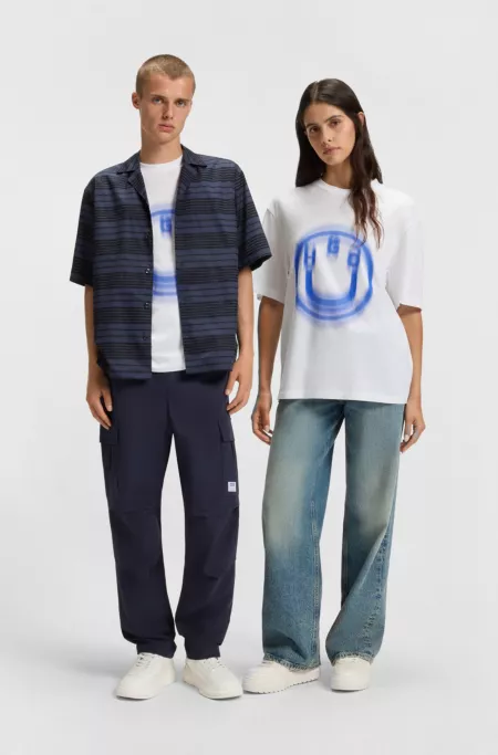 All-gender T-shirt with blurred logo print
