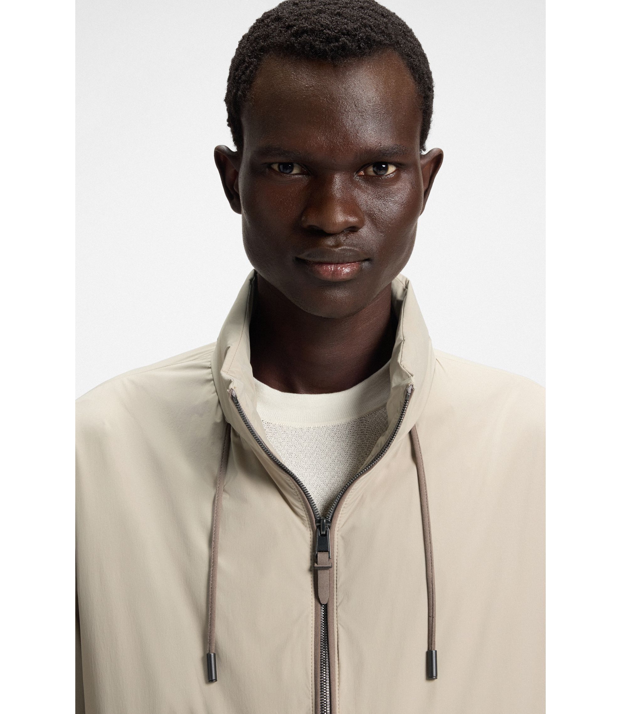 BOSS - はっ水ウィンドブレーカー パッカブルフード - ベージュ