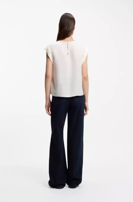 Regular-fit blouse with rear keyhole closure