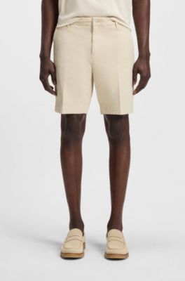 Slim-Fit Shorts aus strukturierter Stretch-Baumwolle, Hellbeige