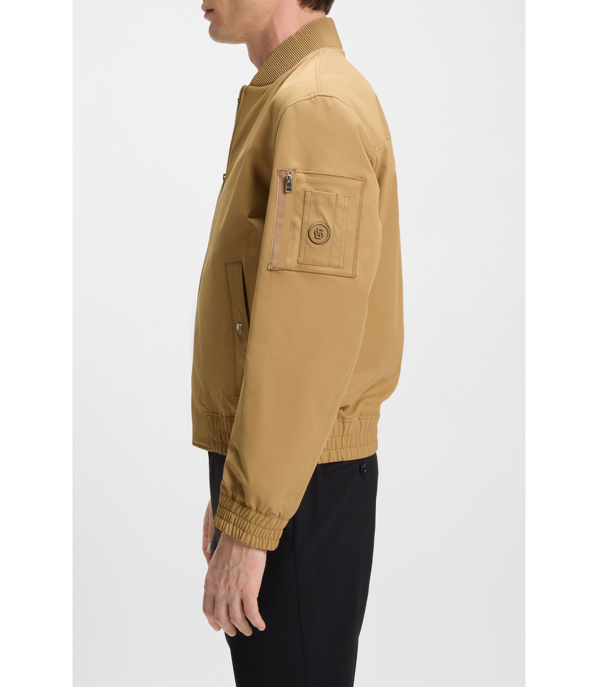 hbeu50544097_260_341?wid=1980&