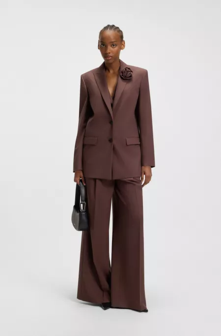 Relaxed-fit blazer with flower brooch