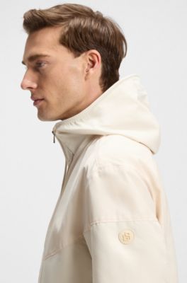 Vattenavst&ouml;tande jacka med huva i poplin av mikrofiber, Naturf&auml;rg