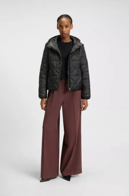 Water-repellent jacket with triangle quilting