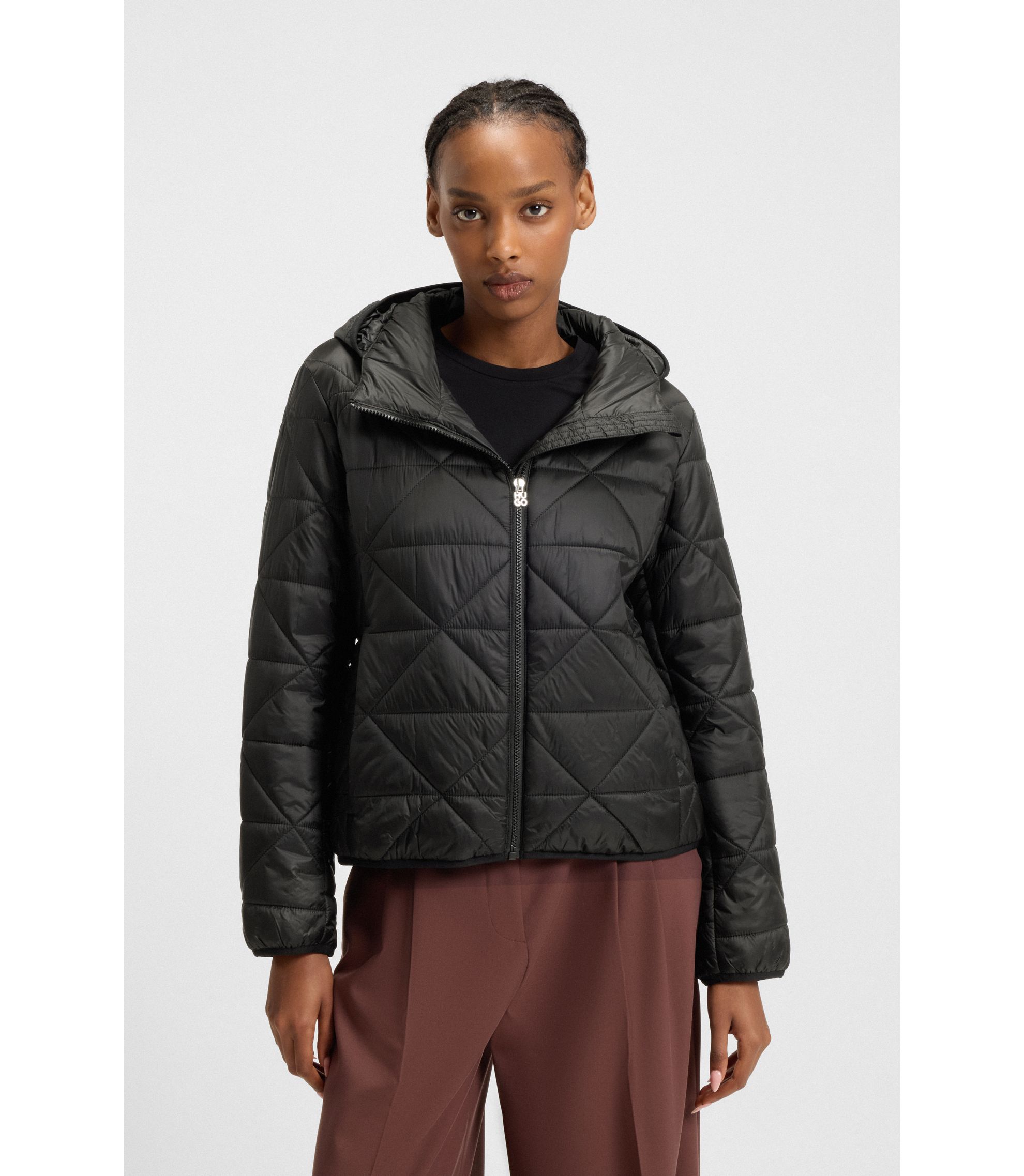 Wasserabweisende Jacke mit dreieckigen Absteppungen