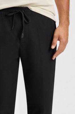 Wasserabweisende Hose aus leichtem, b&uuml;gelleichtem Gewebe, Schwarz