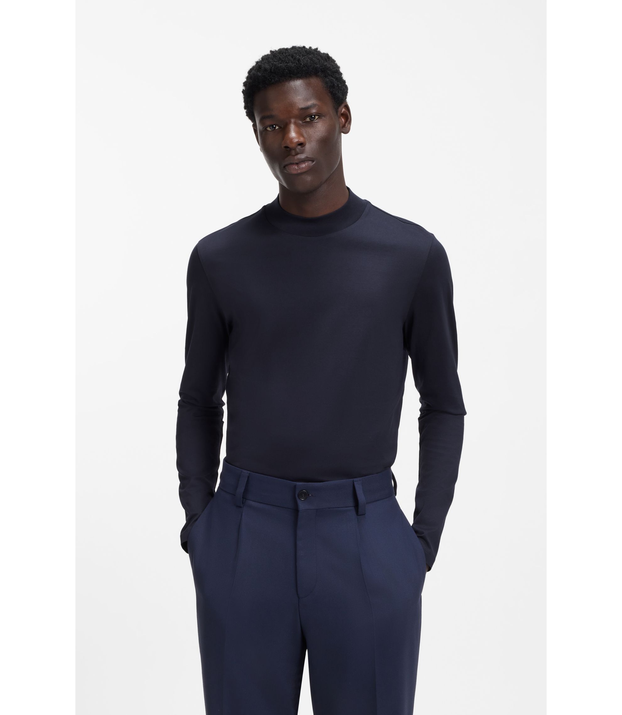 Slim-Fit T-Shirt aus merzerisierter Baumwolle mit Stehkragen