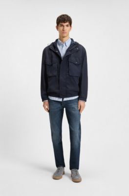 Jeans con fit affusolato in comodo denim elasticizzato blu, Blu scuro