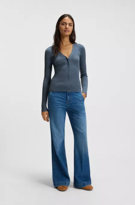 Concealed-closure cardigan in super-fine merino wool