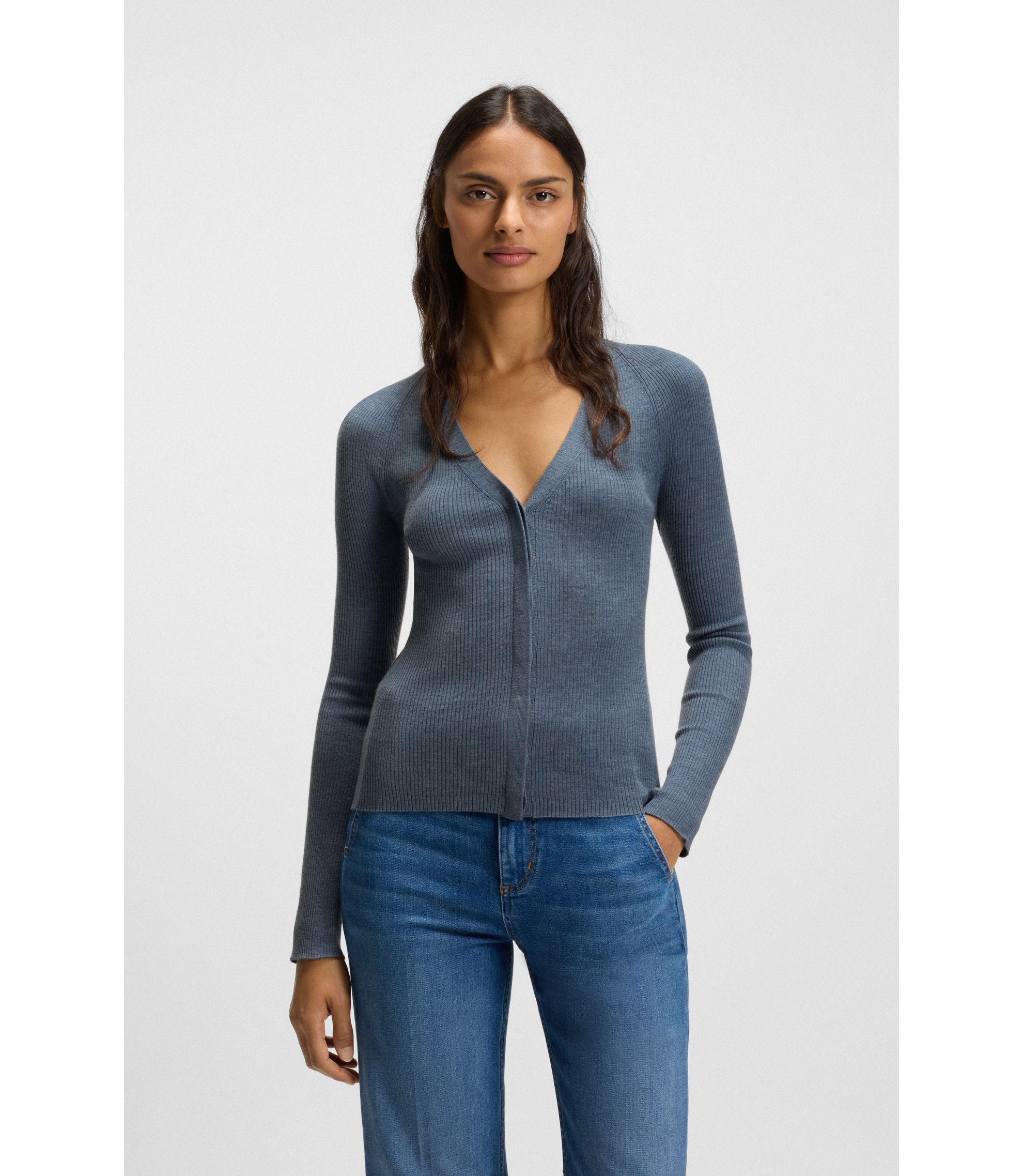 Cardigan aus besonders feiner Merinowolle mit verdecktem Verschluss 