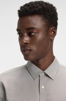 Camisa extra slim fit en algod&oacute;n con estampado de espina, Marr&oacute;n