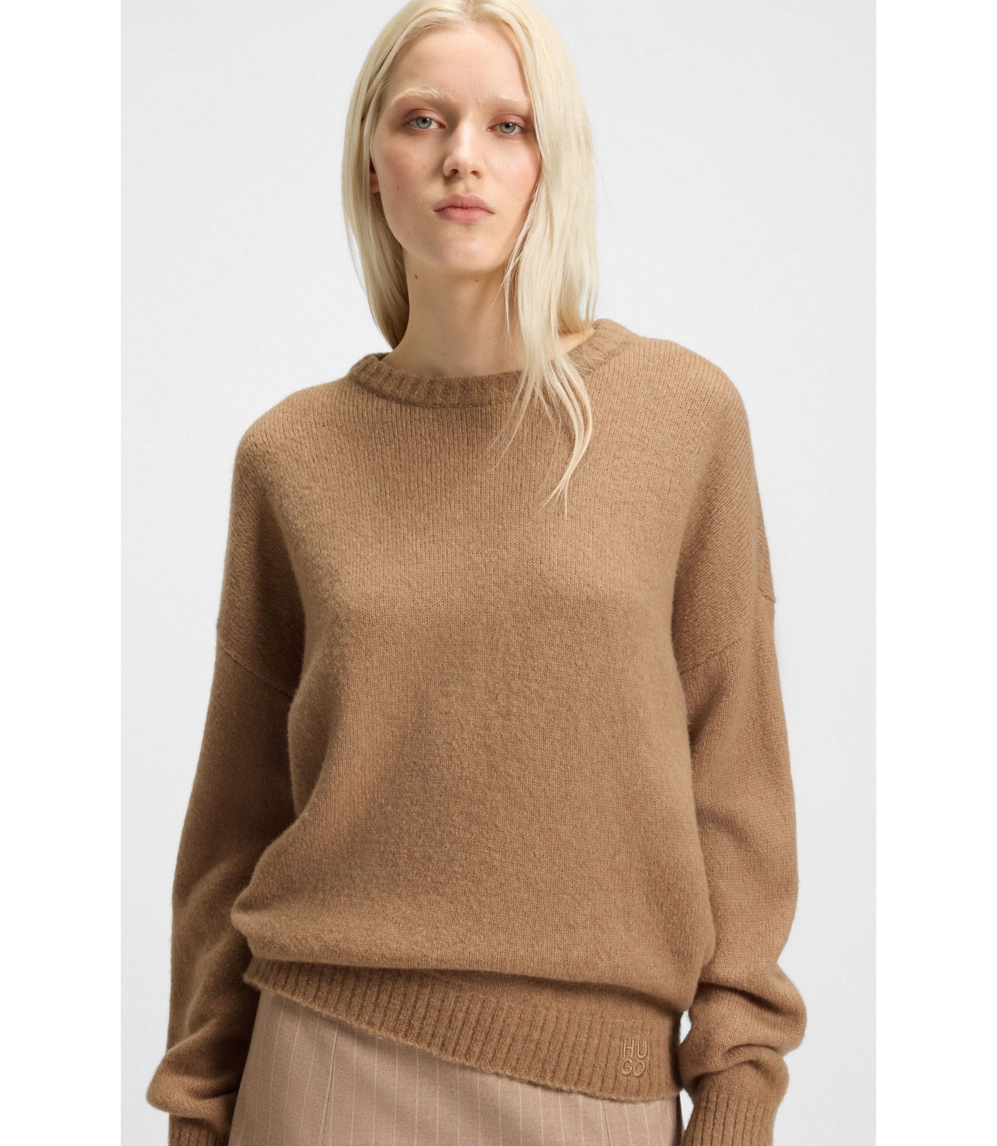 HUGO - Oversized-fit sweater in a wool blend - Light Brown