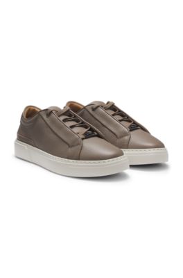 Gary trainers in grained leather with signature trims, Khaki