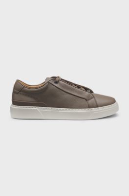 Gary trainers in grained leather with signature trims, Khaki