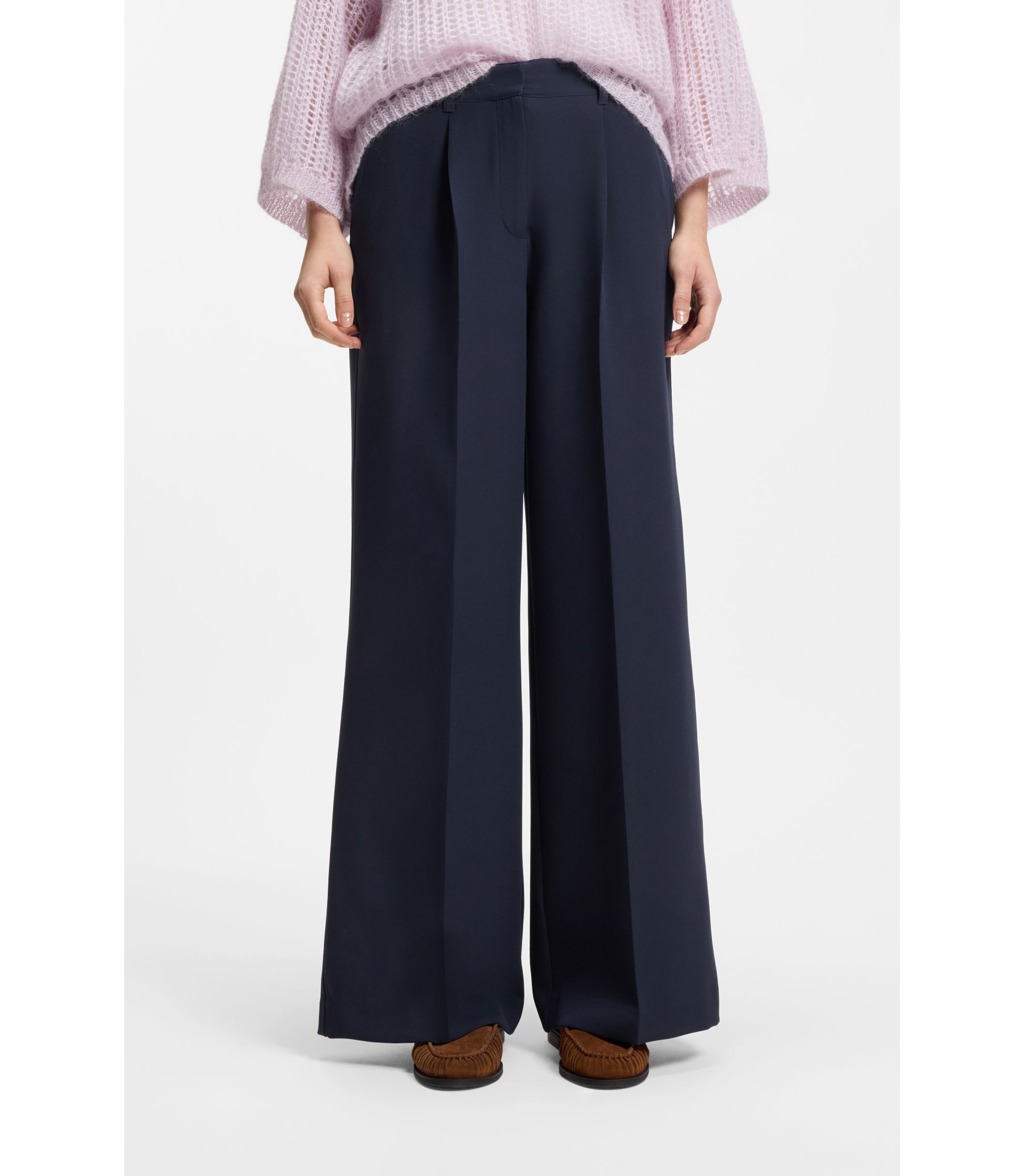 Hose aus Stretch-Gewebe mit weitem Beinverlauf