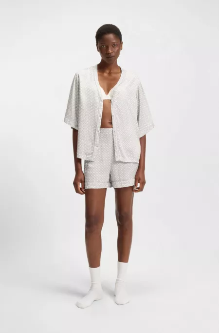 Short de pyjama à imprimé monogramme et passepoil contrastant