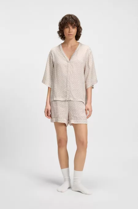 Chemise de pyjama en satin à imprimé monogramme intégral