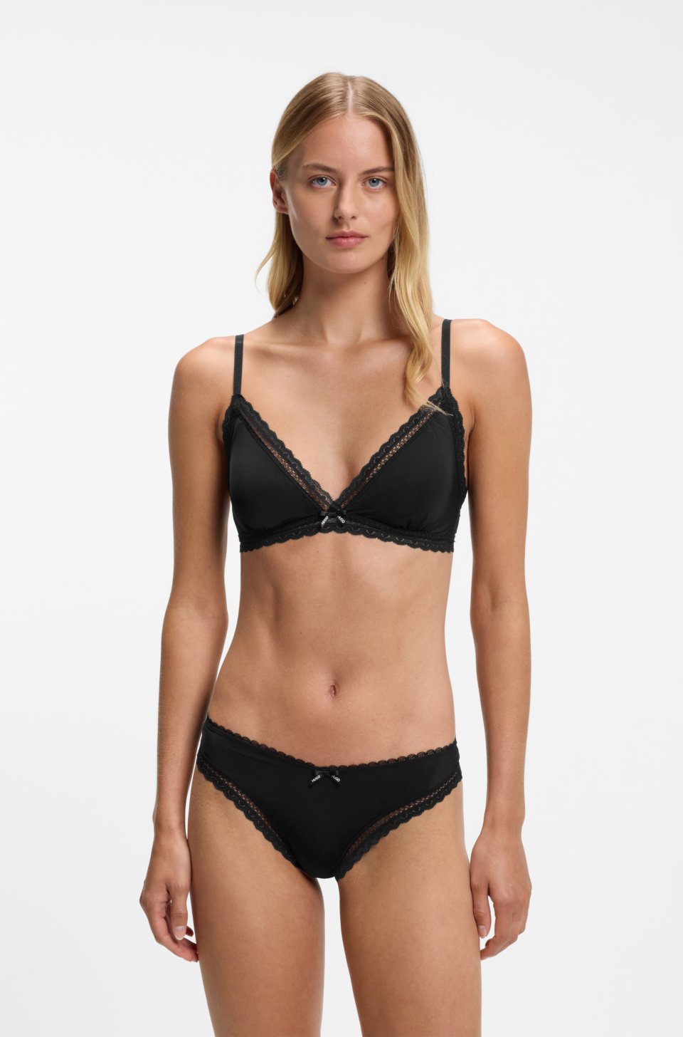 Triangle bra with lace trims