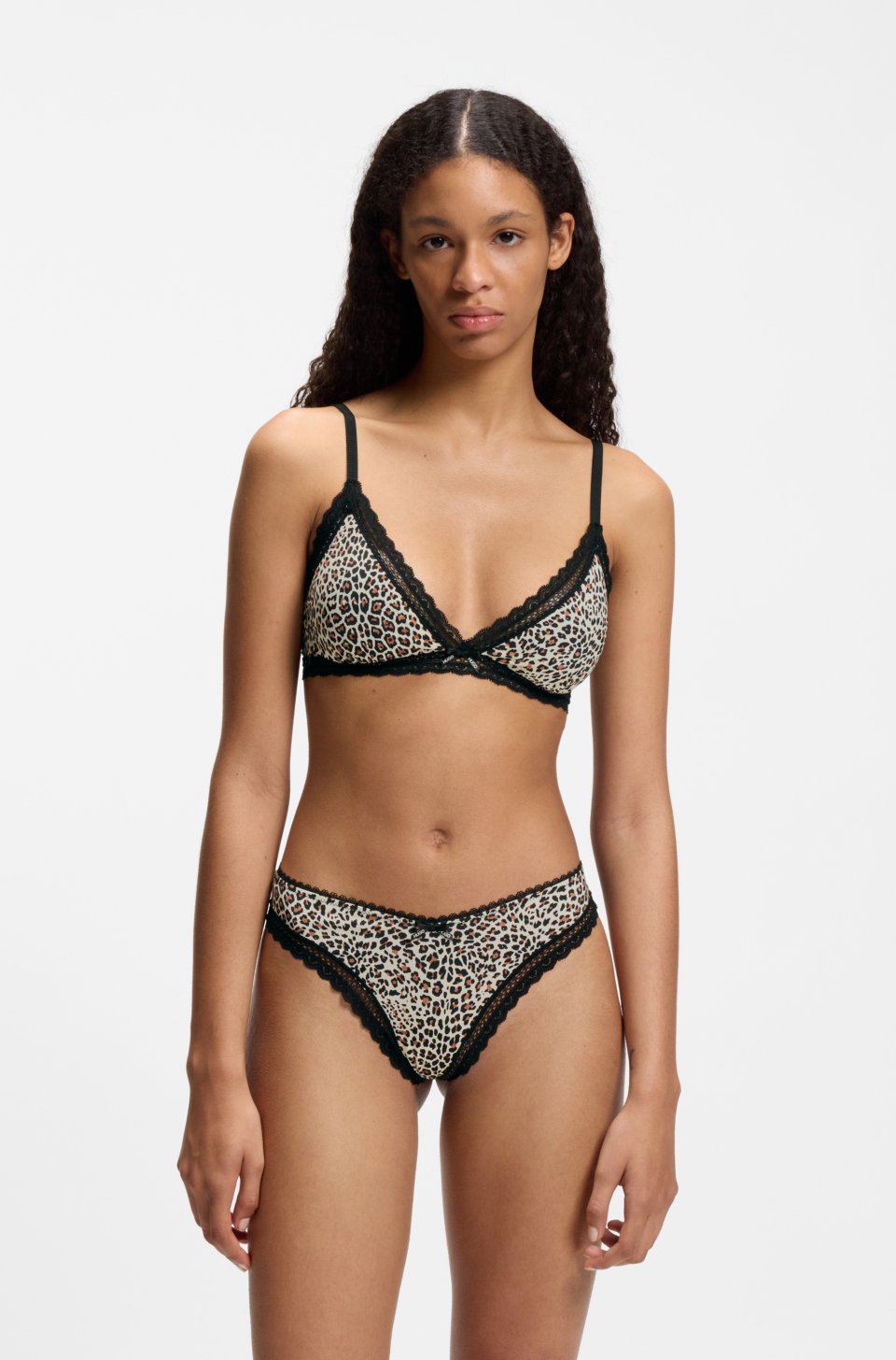 Triangle bra with lace trims