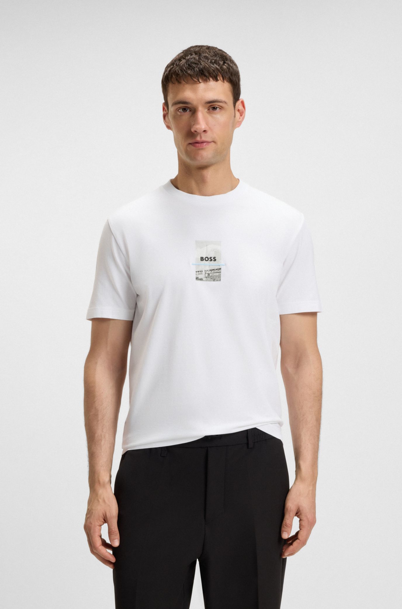【関税込み】BOSS ホワイト リラックスフィット Tシャツ BOSS - リラックスフィット Tシャツ ストレッチコットン フォト