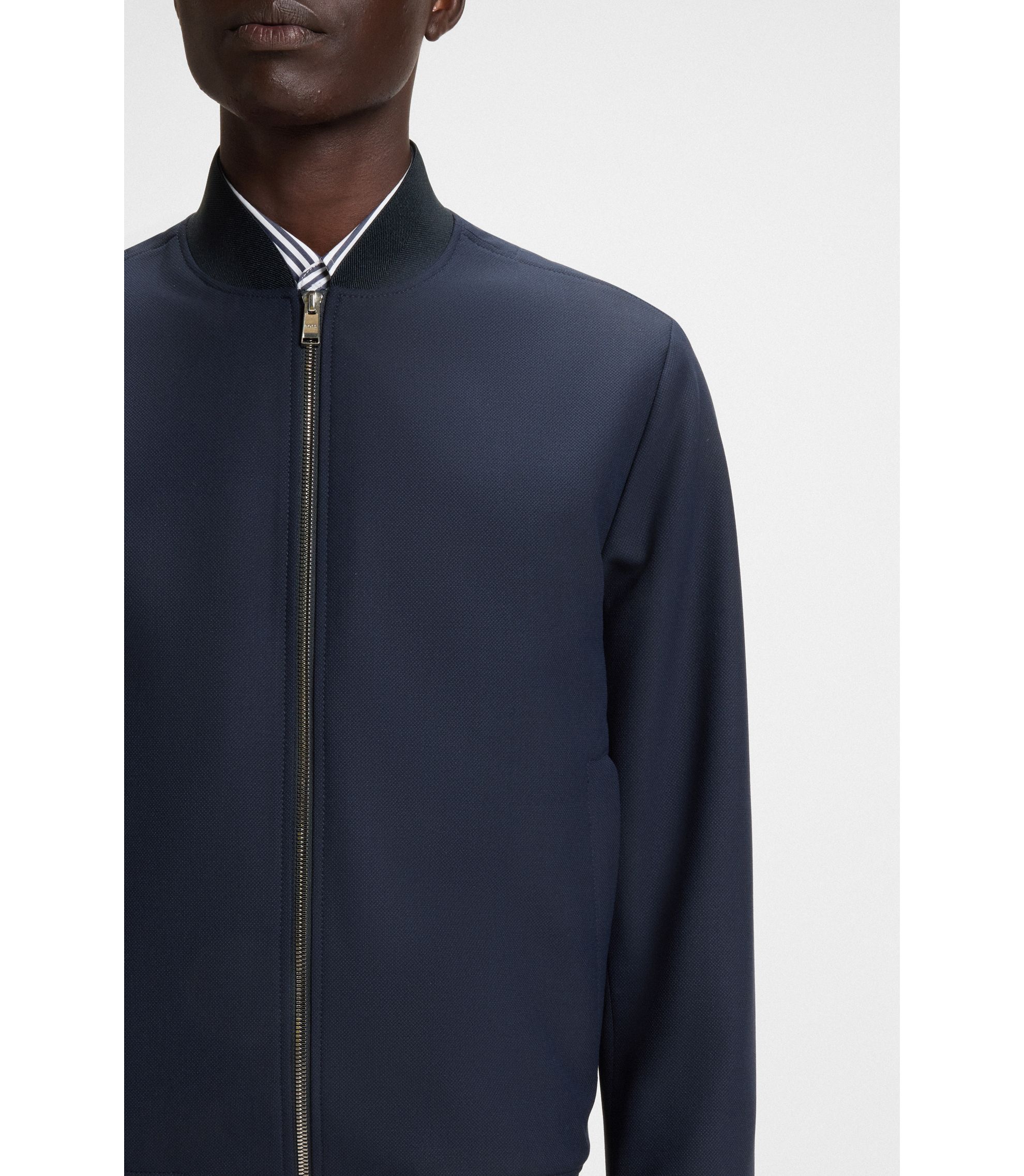 hbeu50546057_404_341?wid=1980&