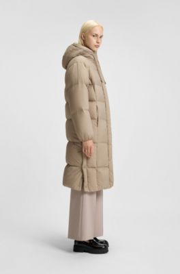 Lange Daunenjacke mit Kapuze und Stack-Logo-Print, Hellbeige
