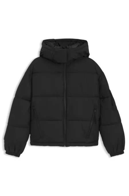 Water-repellent puffer jacket with detachable hood