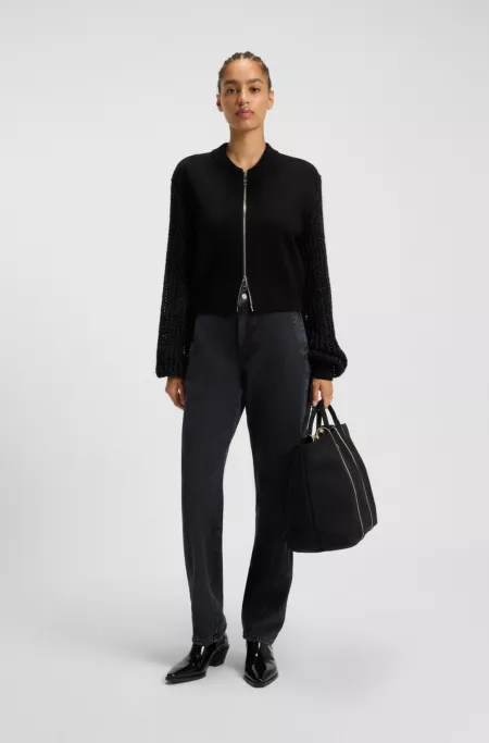 Textured tote bag with logo straps