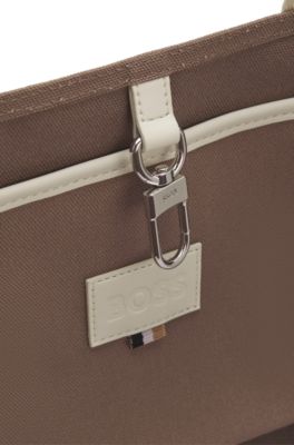 Borsa tote lavorata con tracolla con logo, Marrone