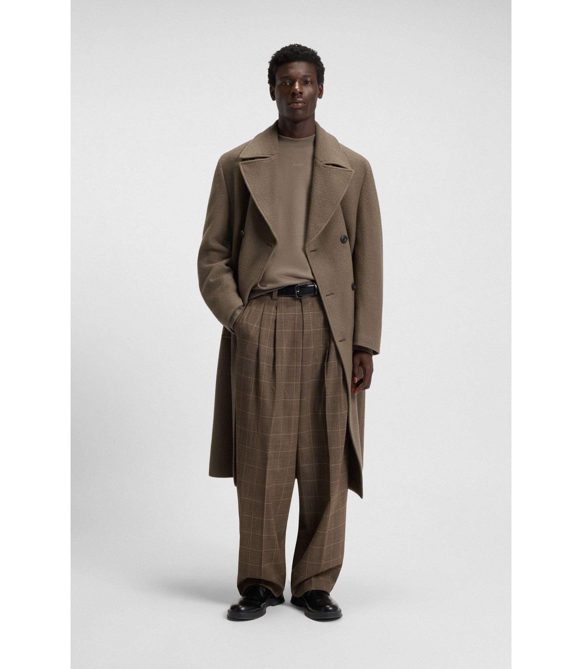 hbeu50546526_032_300?wid=1980&