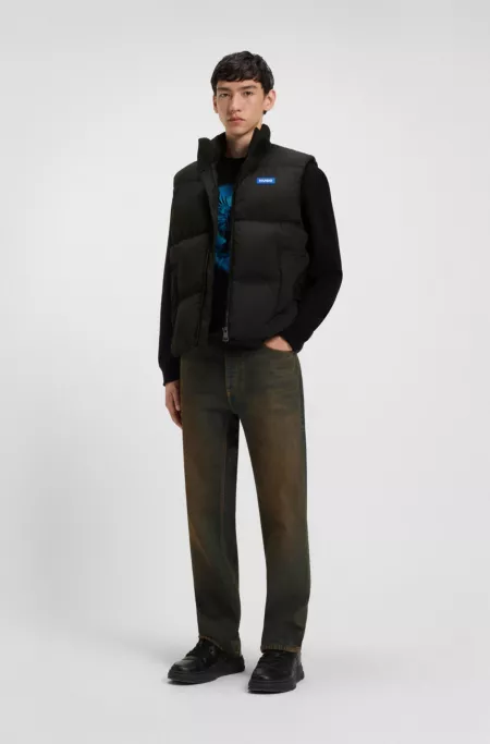 Water-repellent gilet with logo label