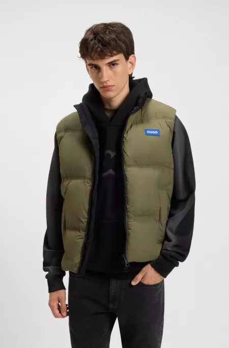 Water-repellent gilet with logo label