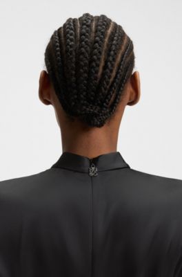 Robe Regular en satin avec encolure drap&eacute;e, Noir