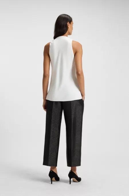 Top sans manches en satin à encolure drapée