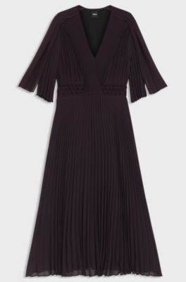 Plissee-Kleid mit gesmokter Taille, Dunkelrot