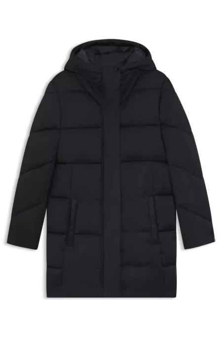Water-repellent jacket with quilting and piping