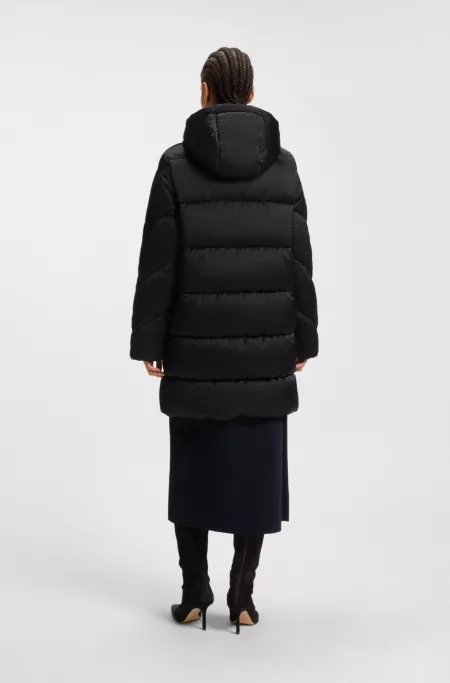 Water-repellent jacket with quilting and piping