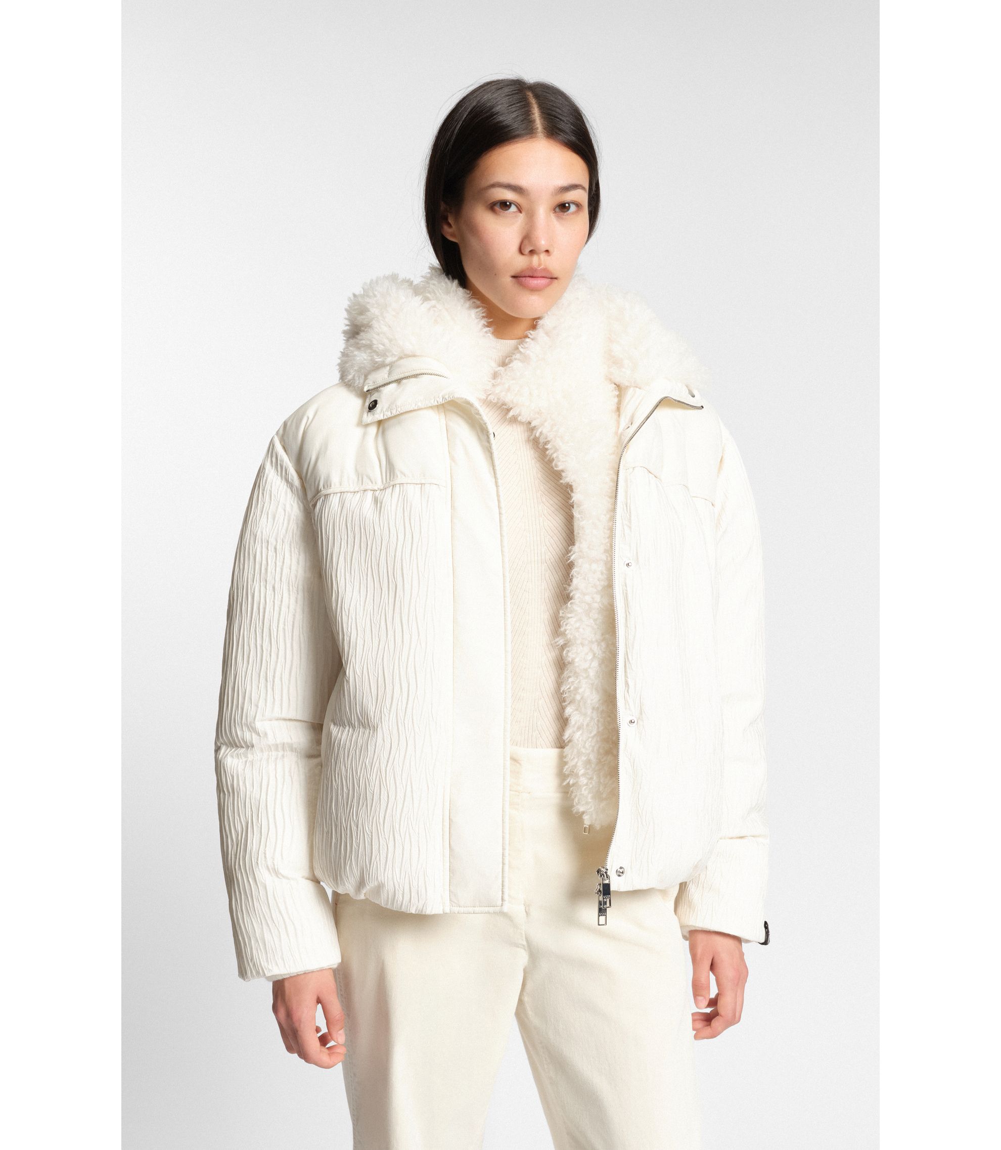 hbeu50546842_118_350?wid=1980&