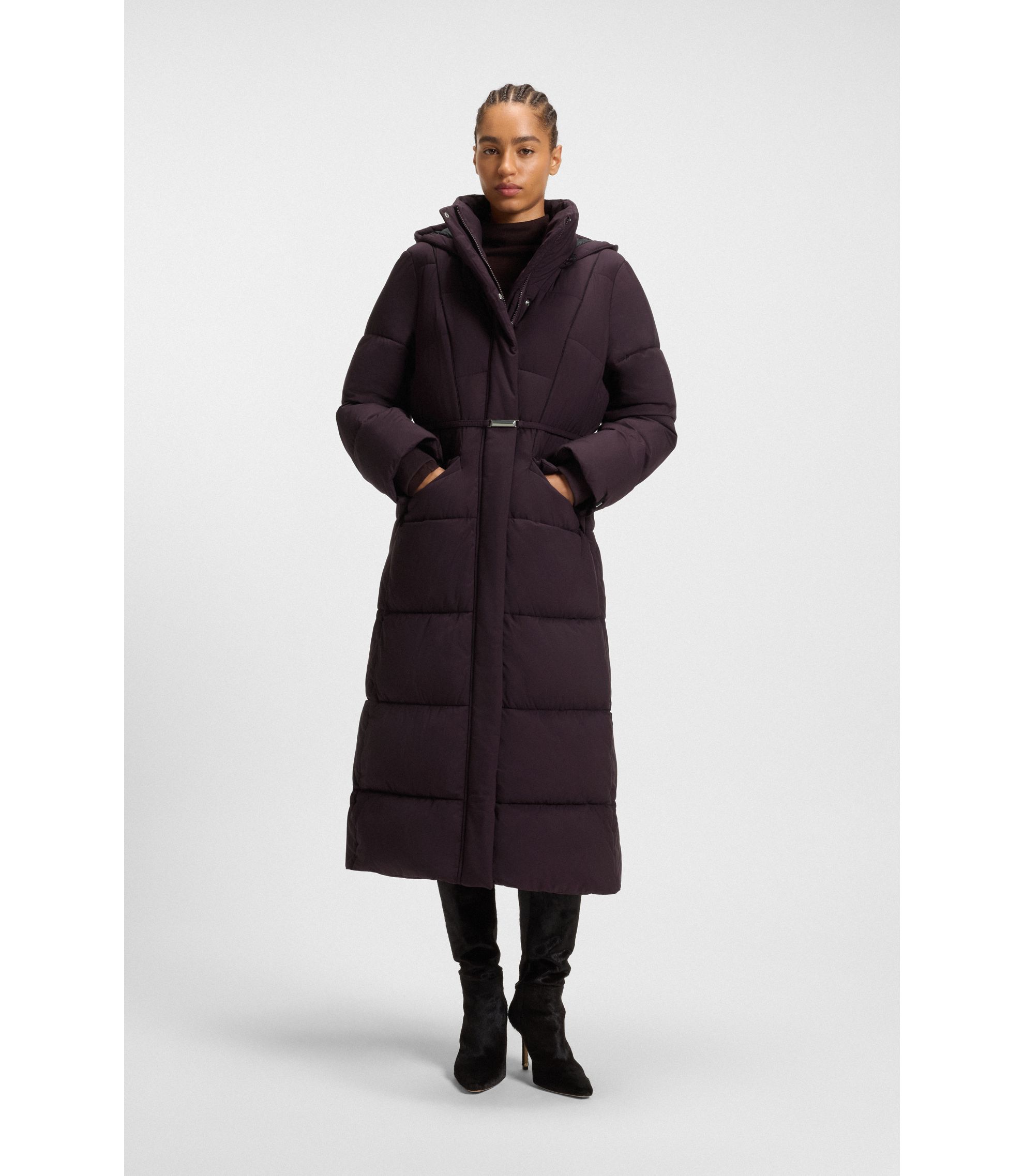 Langer, wattierter Mantel mit metallenem Gürtel-Detail