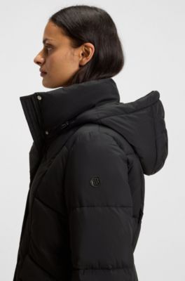 Wattierte Jacke mit Kapuze und Paspeln, Schwarz