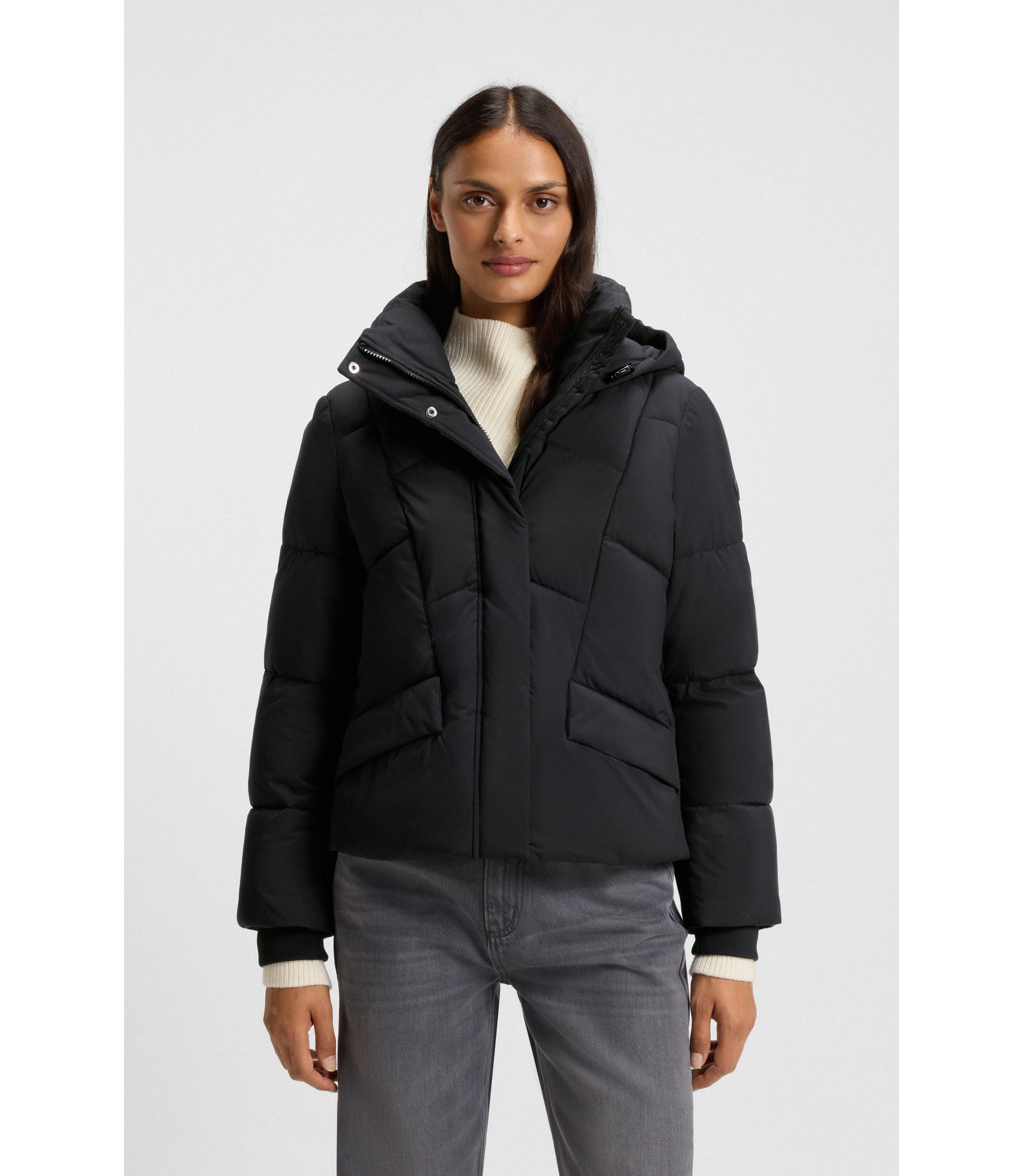 Wattierte Jacke mit Kapuze und Paspeln