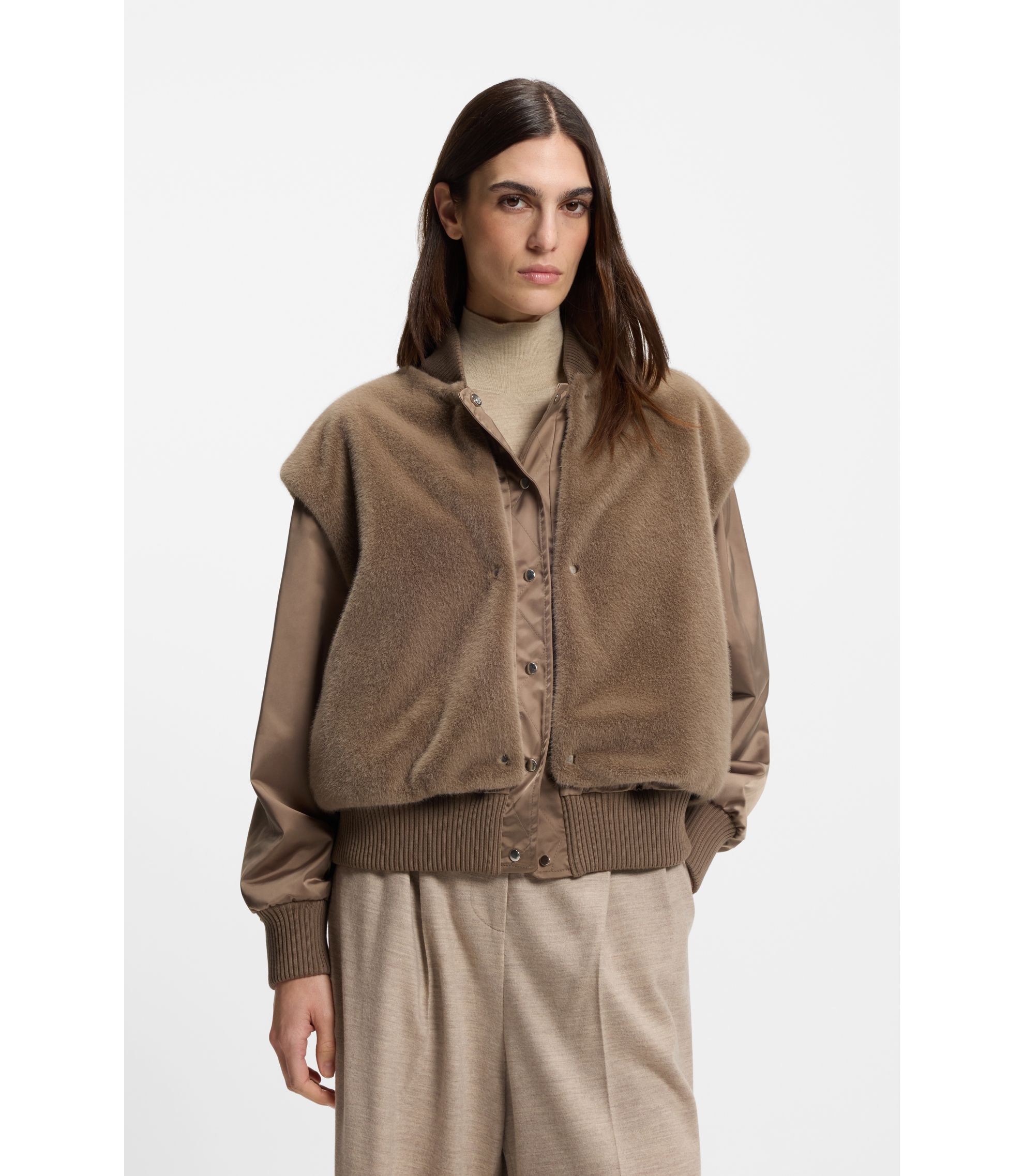 Bomberjacke aus Satin mit herausnehmbarer Weste aus Kunstfell