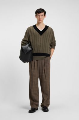 Mixed-knit oversized-fit sweater with contrast V neckline, Brown
